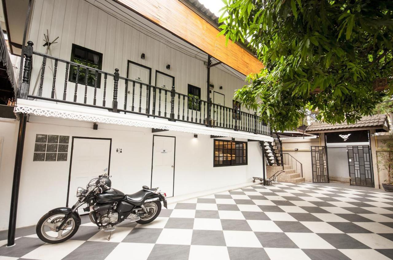 The Hidden House Hostel กรุงเทพมหานคร ภายนอก รูปภาพ